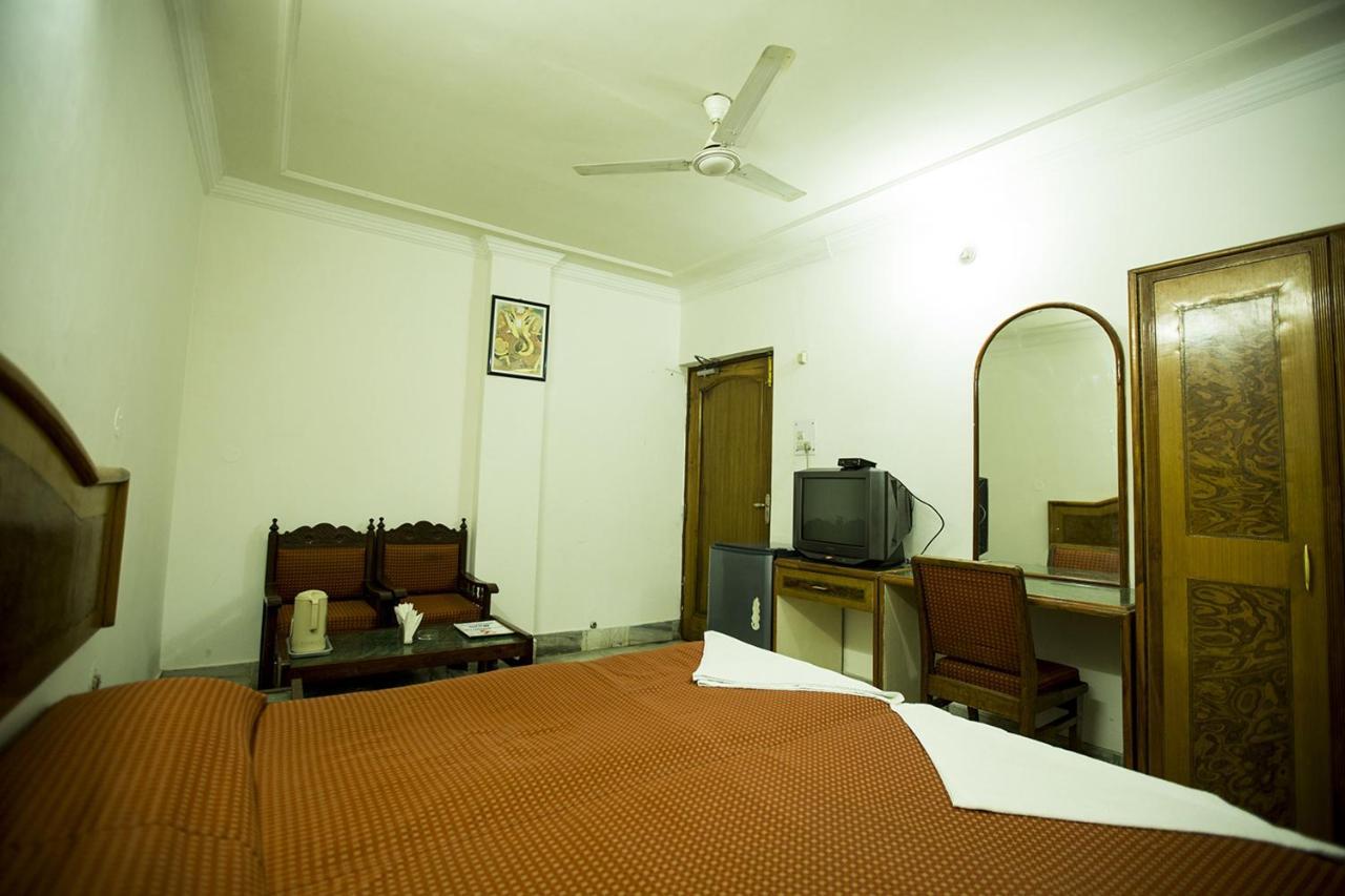 Deep Hotel Lucknow Ngoại thất bức ảnh