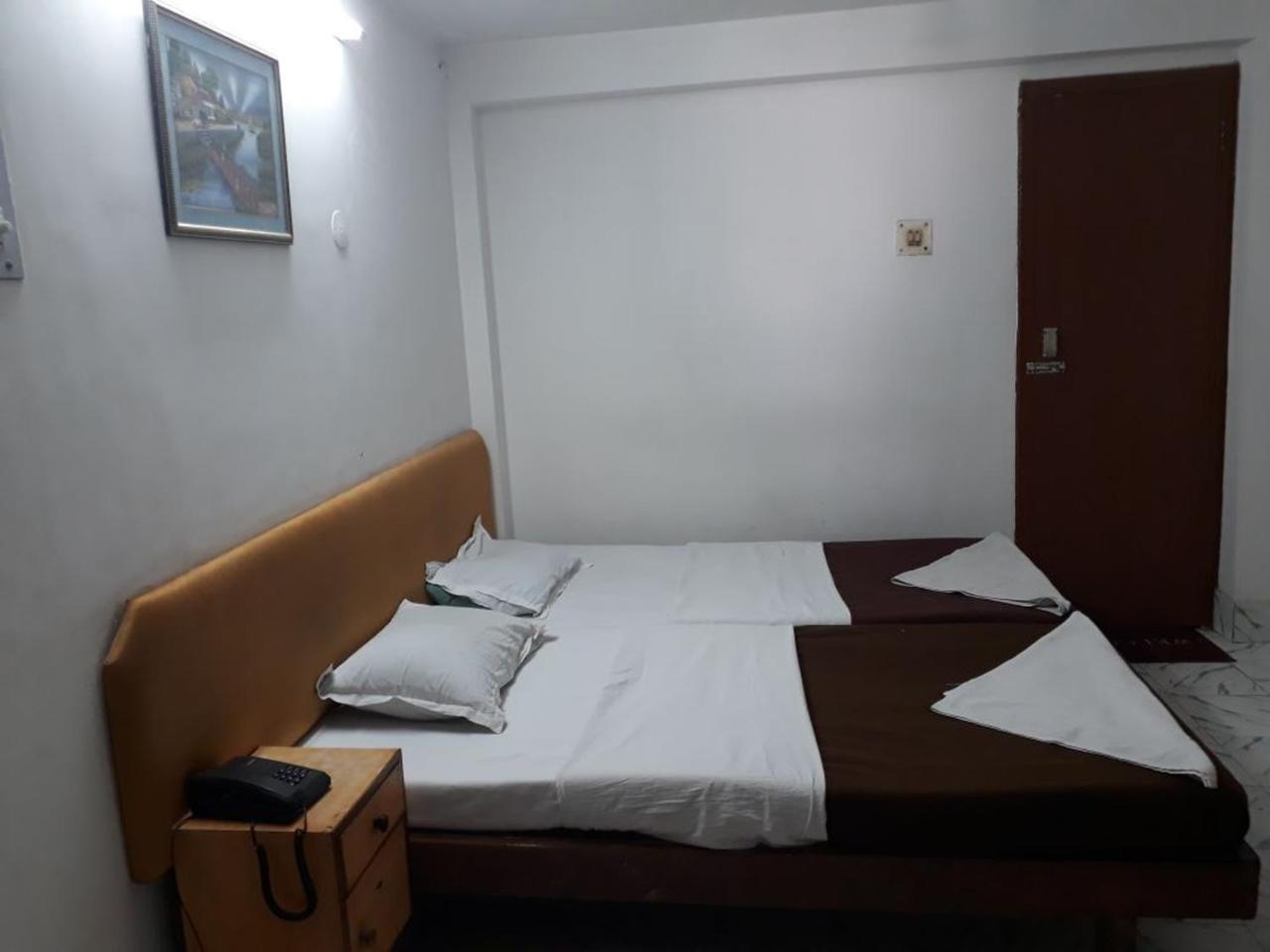Deep Hotel Lucknow Ngoại thất bức ảnh